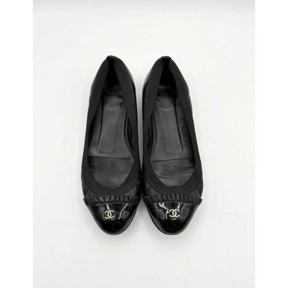 Chanel Black Ballet Flats Patent Leather Cap Toe CC Logo Ruffle Accent EU 35.5 - Picture 1 of 13